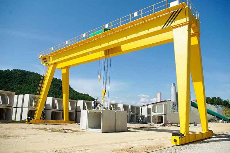 Box girder gantry crane for outdoor use 