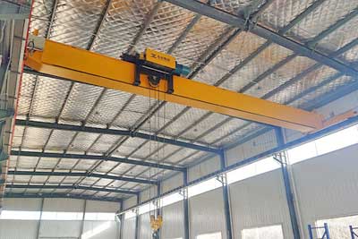 Low headroom single girder overhead crane with hoist trolley placed at one side of the main girder