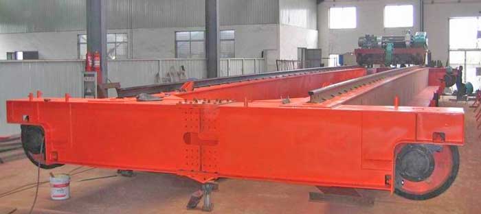 Assembly of double girder open winch crane