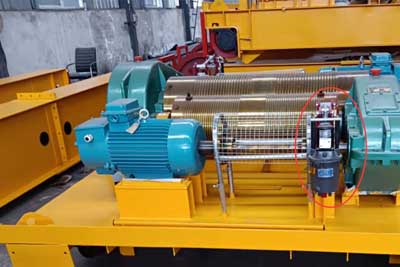 Crane brake for open winch double girder overhead crane