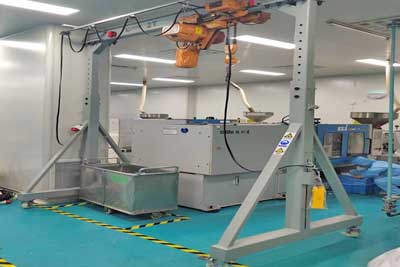 portable and adjustable gantry crane