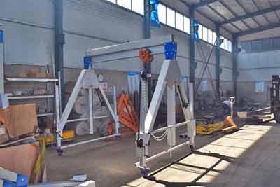 Aluminum gantry crane for light duty workshops and clean room use, etc. 