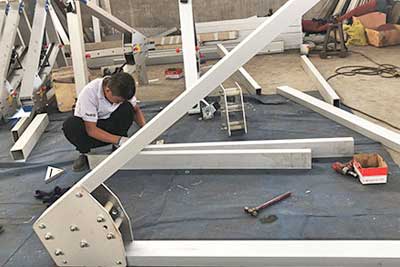 Supporting leg installation of aluminum gantry crane