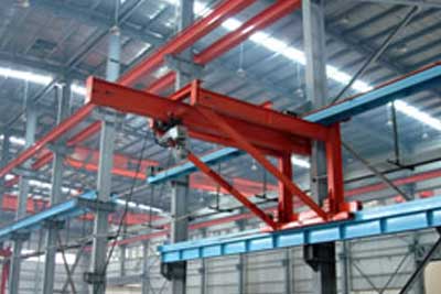 Under braced tie rod wall travelling jib crane