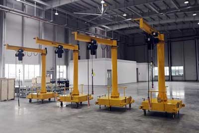 Mobile jib crane with chain hoist