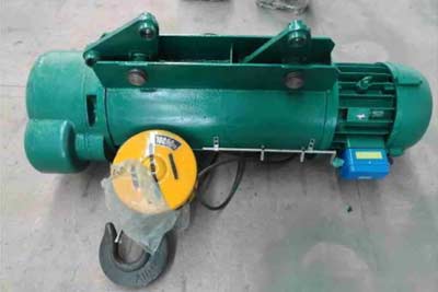 Electric cable hoist can be used as fixed hoist or stationary hoist but also can be equipped with trolley as travelling cable hoist. 