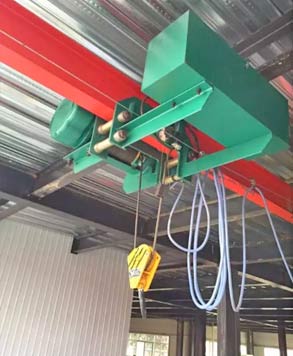 Low profile trolley hoist