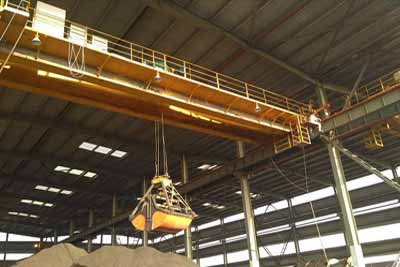 Grab bucket overhead crane for scrap handling