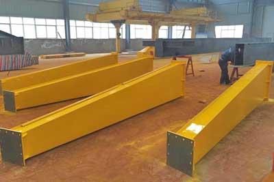 Painting of the 5 ton gantry crane outriger or supporting leg