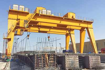 Box girder double beam gantry crane for concrete beam handling 