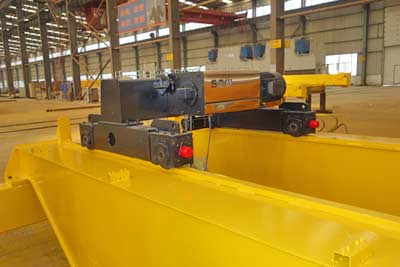 Variable Speed Overhead Crane and Hoist for High Pricision Material Handling