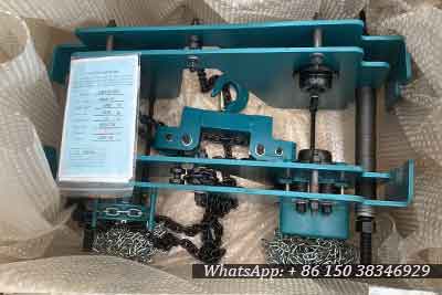 Manual gantry crane with manual chain hoist
