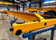 Side hanging single girder bridge crane end carriages