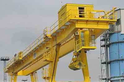 Gantry crane operated by driver's cabin crane control 