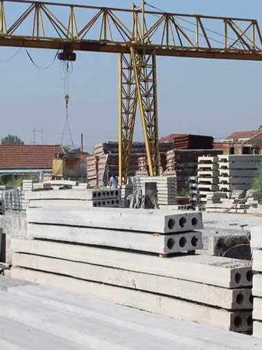 Gantry crane for concrete industry
