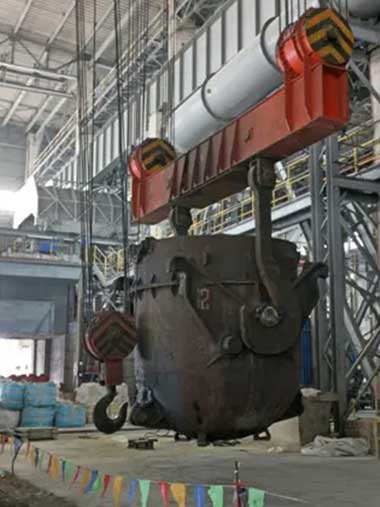 Metal handling overhead crane