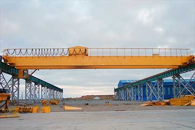 outdoor overhead rail crane