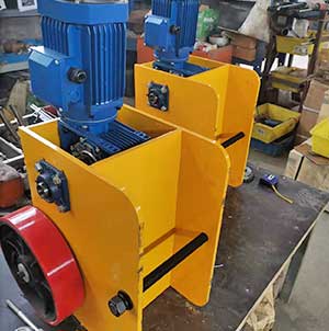 Motorized travelling unit of portable gantry crane 