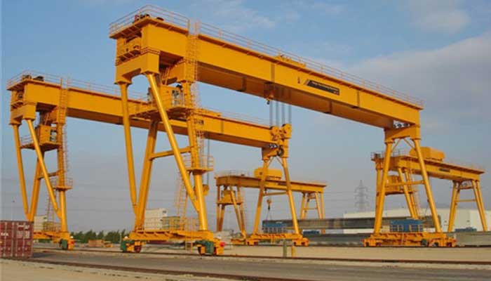 Custom gantry crane with box girder design 