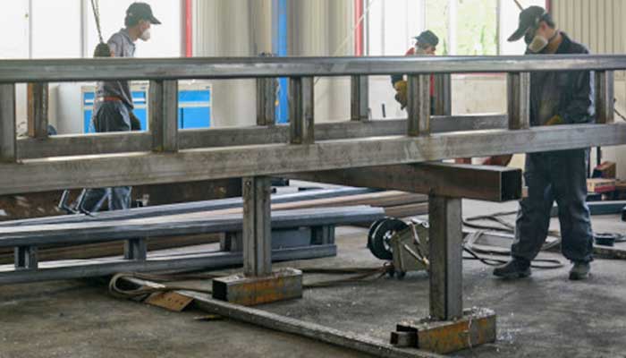 Truss girder for rigid workstation crane 