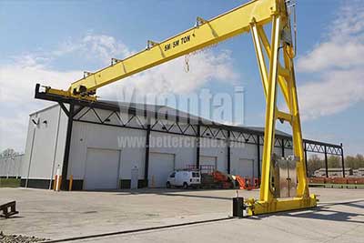 Outdoor use semi gantry crane 5 ton  with single leg and freestanding supporting runways