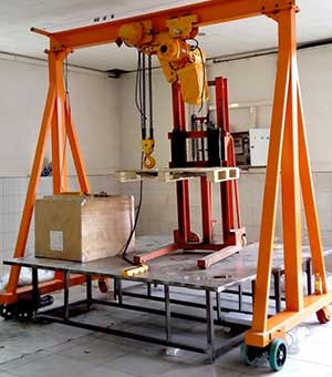 Fixed height gantry crane with A frame leg