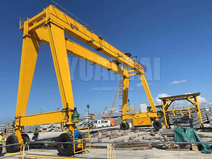 Rubber-Tired Gantry Crane (RTG):