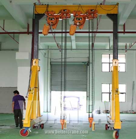 Adjustable height portable gantry crane