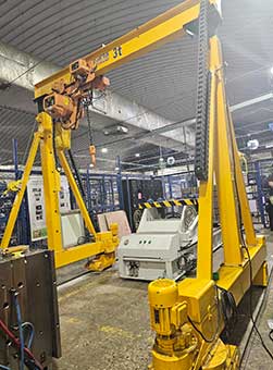 Electric travelling portable gantry crane