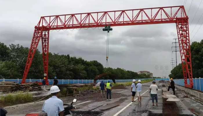 Truss girder overhead crane for construction site 