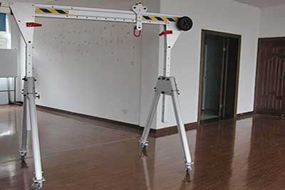 Folding portable aluminum gantry crane: 