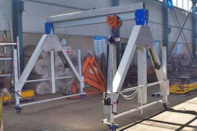 Telescoping portable aluminum gantry crane: