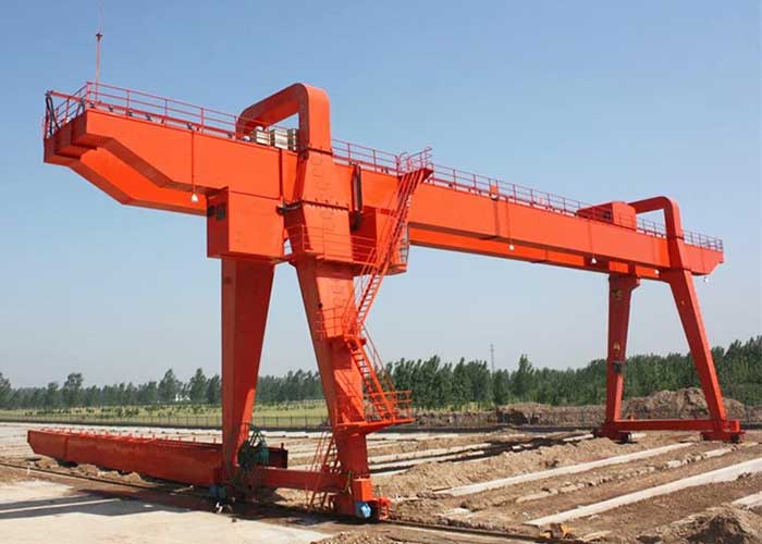 Cantilever gantry crane for outdoor use for material handling