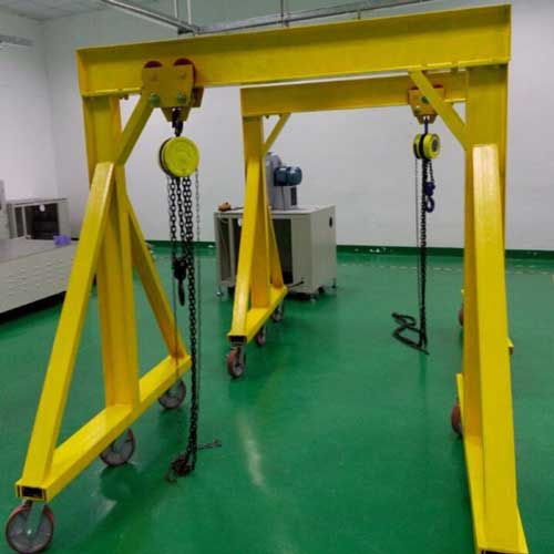 Manual trolley garage hoist for light loads handling
