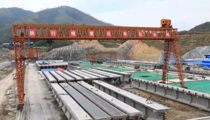 Precast components handling truss grider gantry cranes 