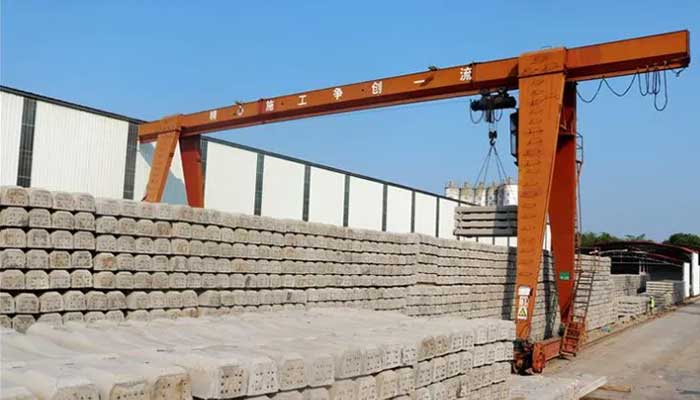 Precast components handling single grider gantry cranes 