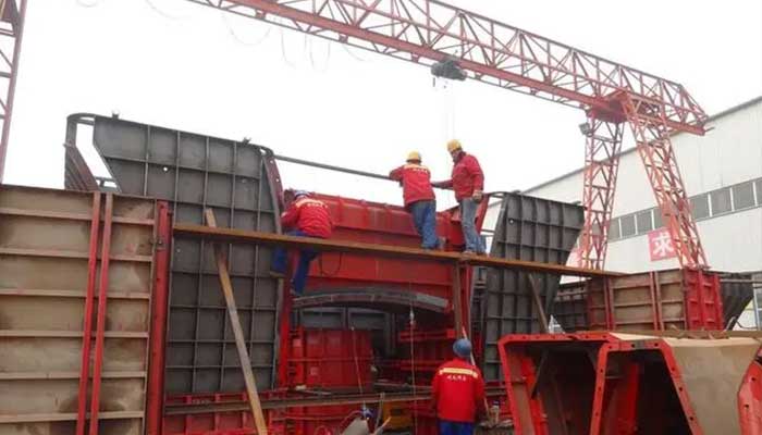 Single girder truss gantry crane for bridge contruction mold handling