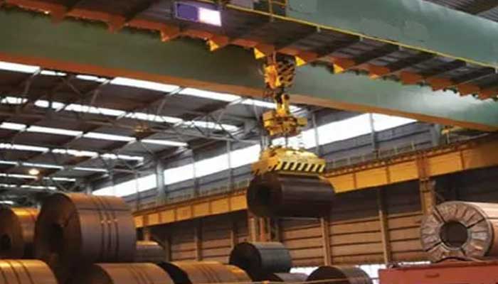 Horizontal coil handling overhead crane