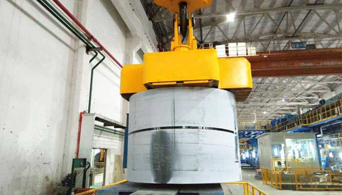 Vertical coil handling overhead crane