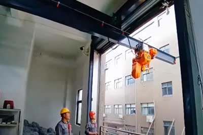 Telescoping Cantilever Bridge Cranes in Distribution Centers