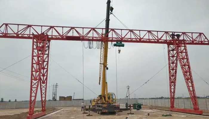 Double cantilever gantry crane with truss beam design