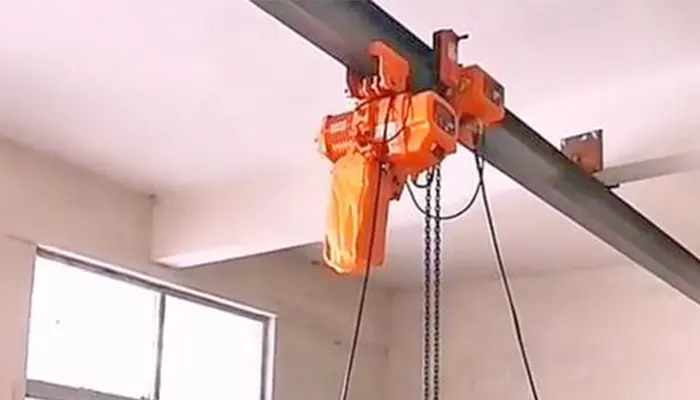 Low headroom electric chain hoist