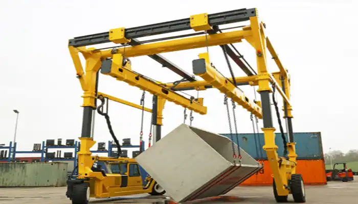 straddle carrier for construction modular handling