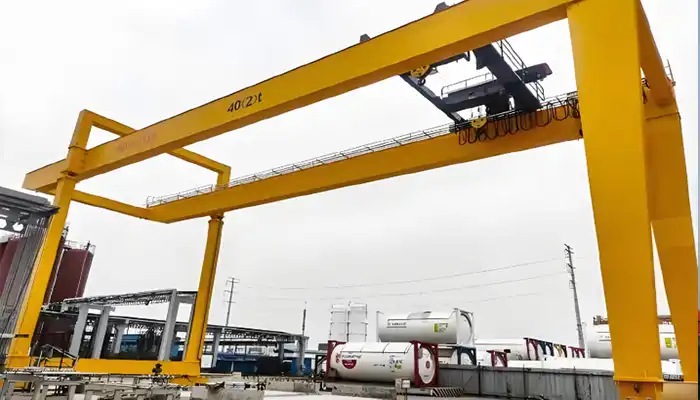 Explosion proof gantry crane for outdoor use 
