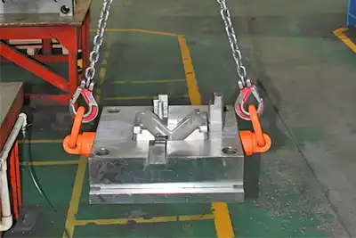 How to Choose the Right Overhead Crane for Mold Lifting