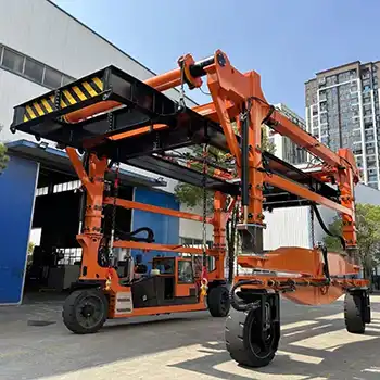 Multifunctional straddle carrier
