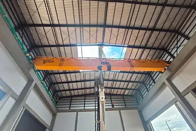 one girder finished installation on the runway of the 150 ton overhead  bridge crane 