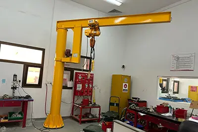 pillar mounted jib crane installed near the wall 