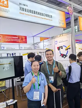Yuantai Cranes team meeting with international clients at the Canton Fair