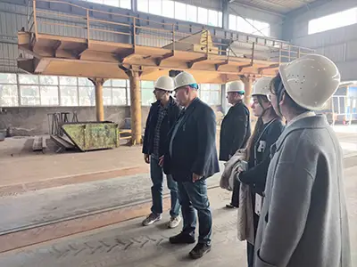 Russia client visiting gantry crane production workshop in China